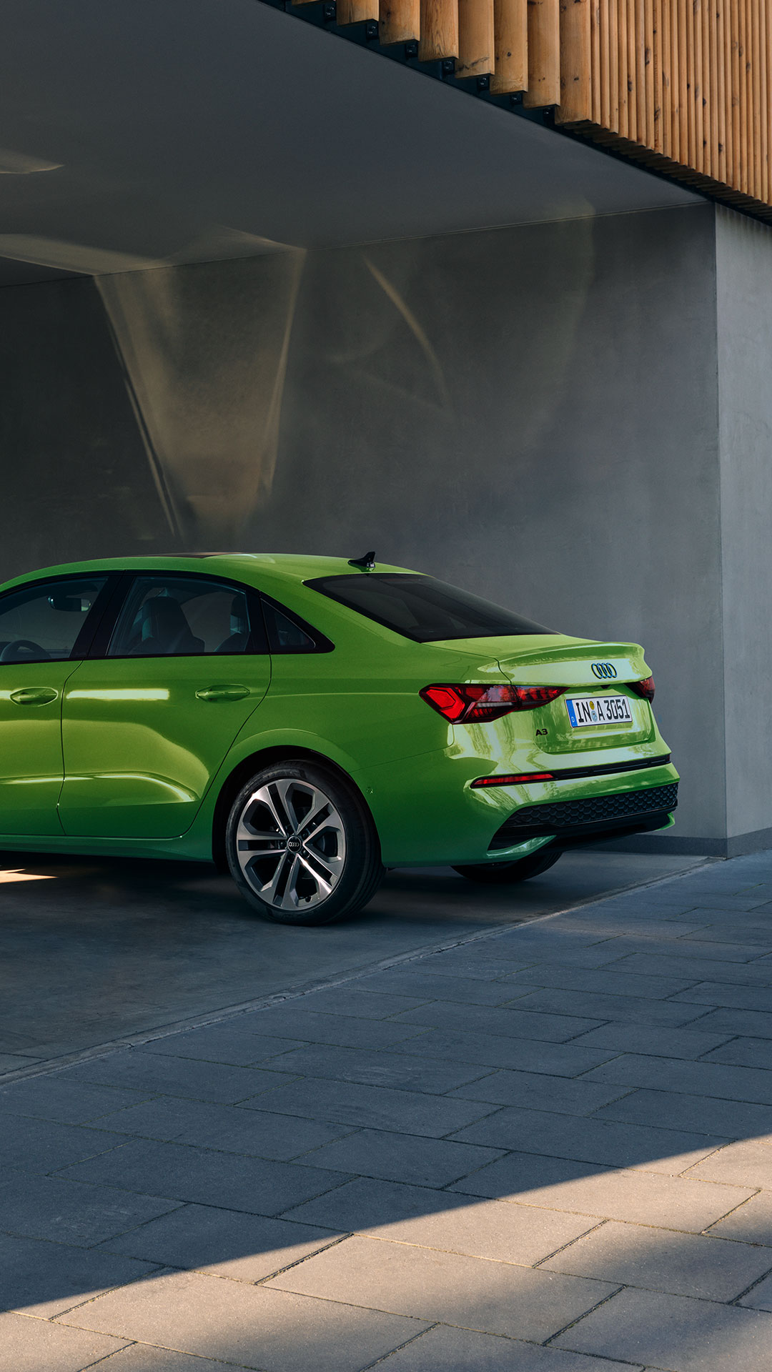 Foto de un Audi A3 Sedan con pintura Audi exclusive verde Java metalizada. 