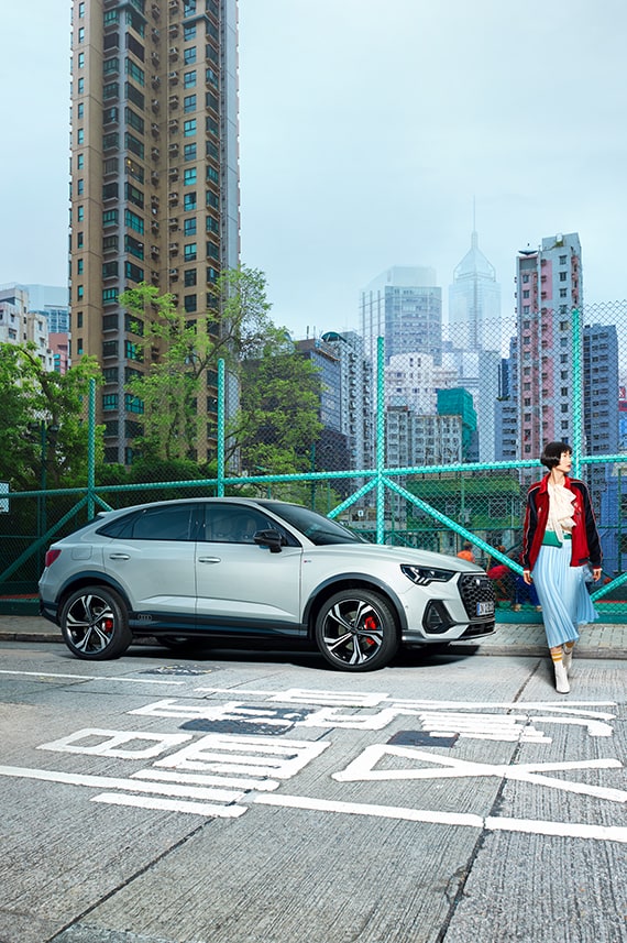 Audi Q3 Sportback Seitenansicht mit Model