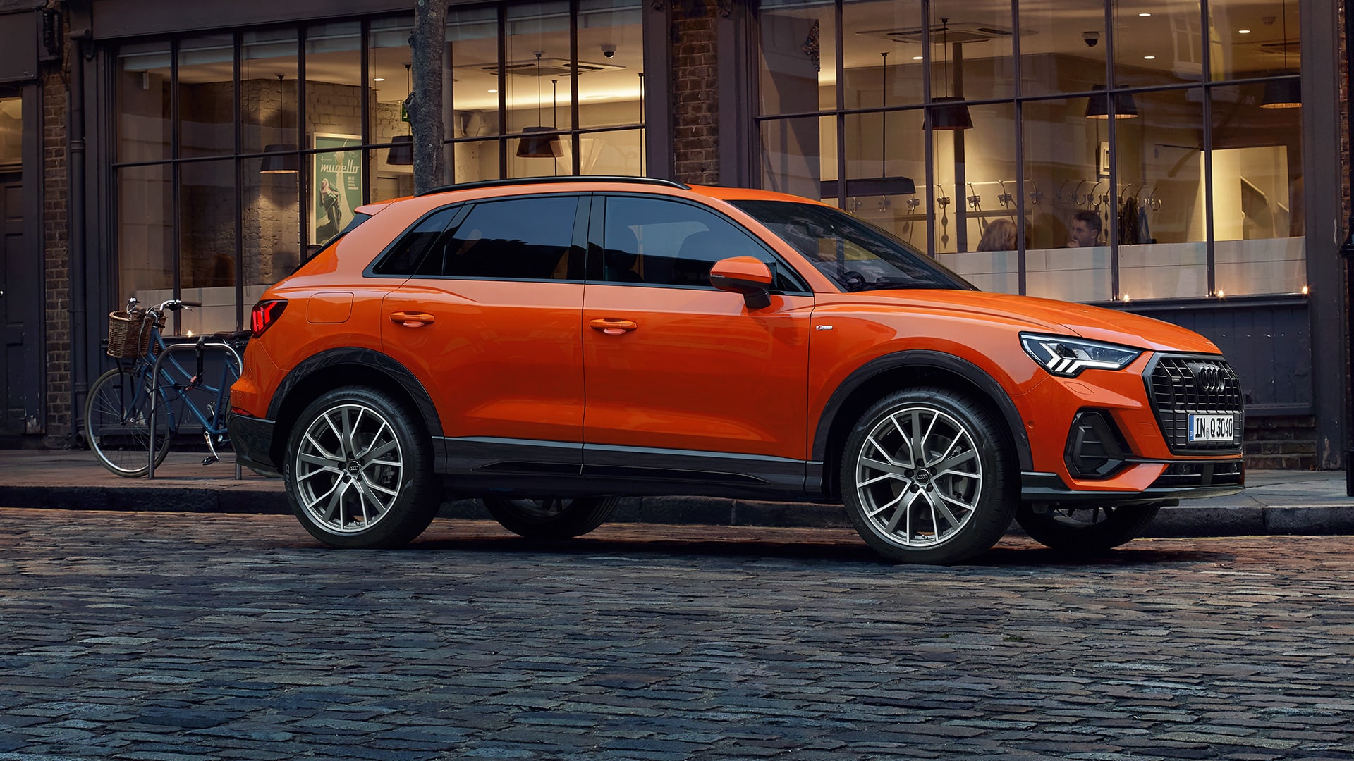 Audi Q3 Side view