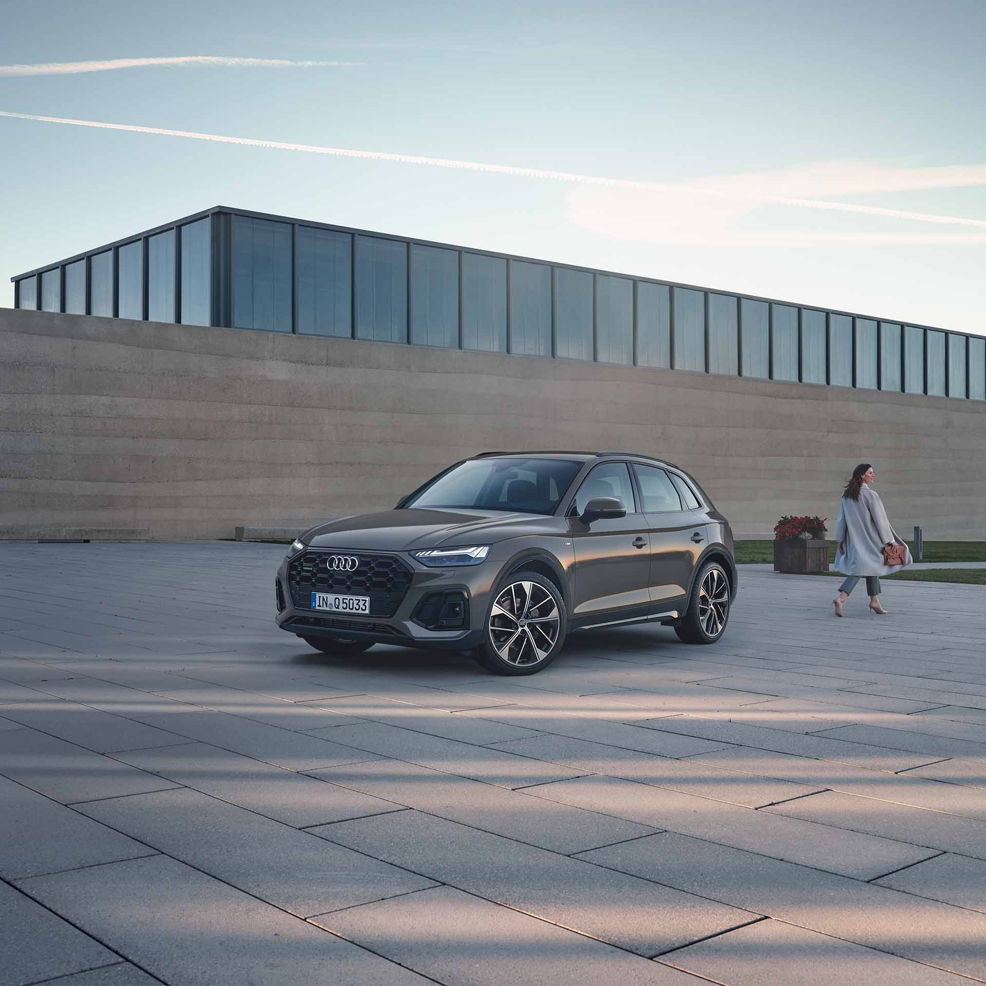 Audi Q5 side view 