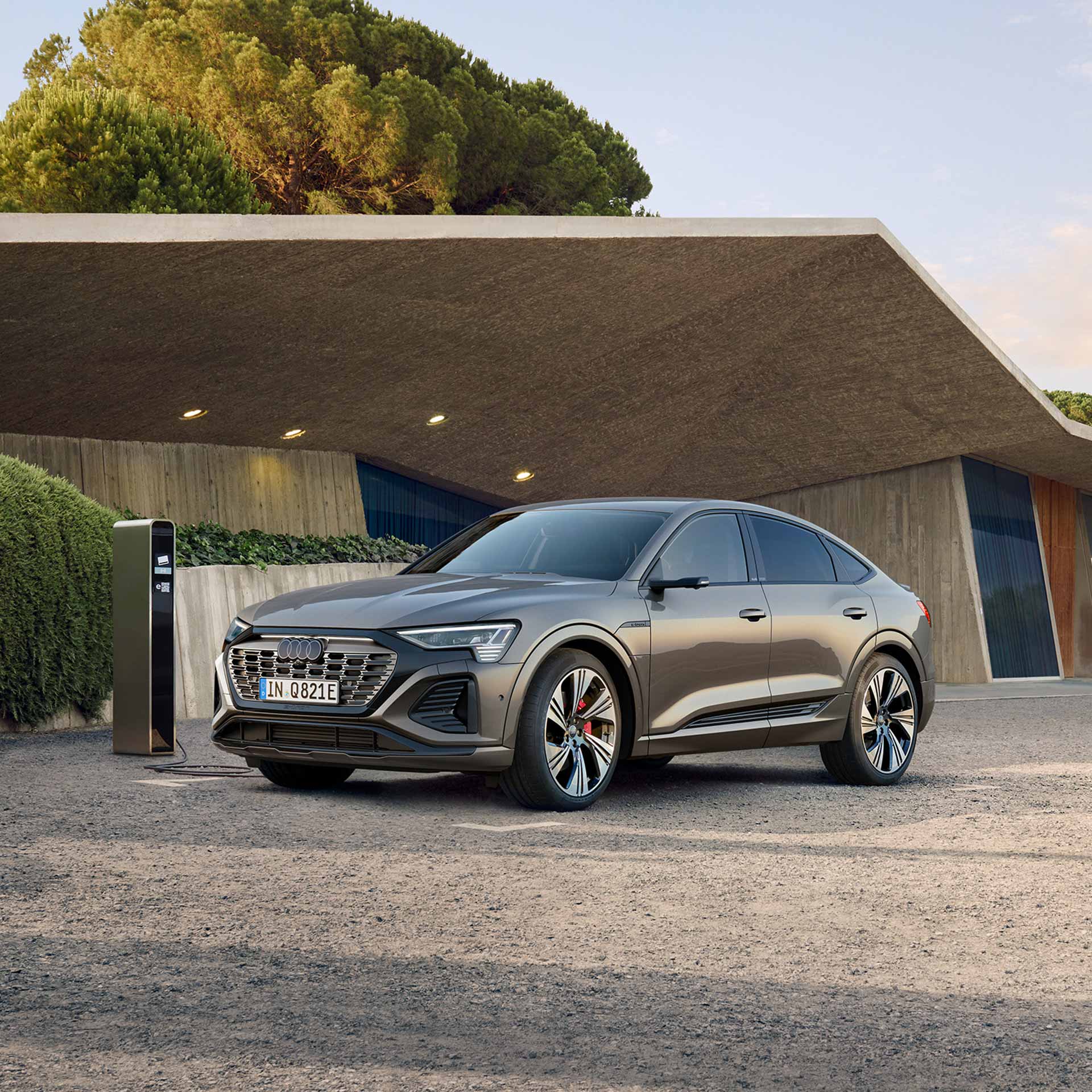 Side rear view Audi Q8 Sportback e-tron