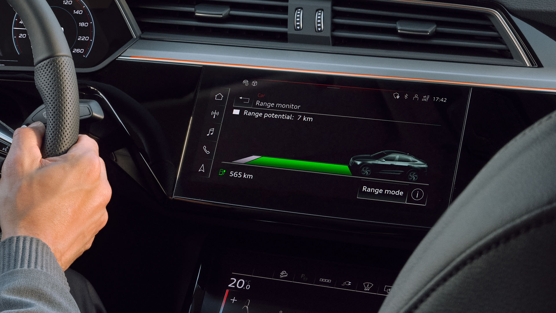 Close-up MMI display Audi Q8 Sportback e-tron