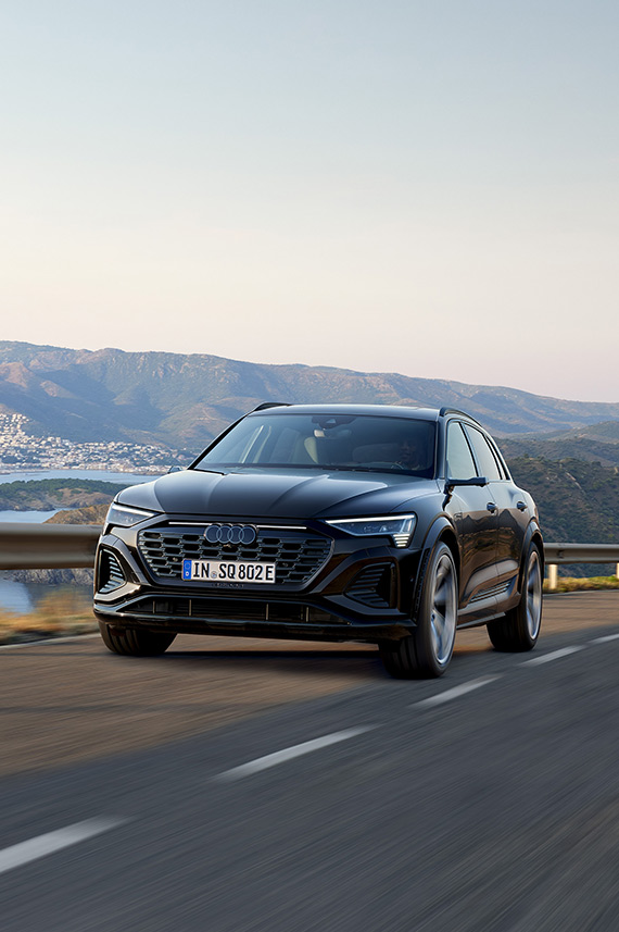 Side view Audi Q8 Sportback e-tron